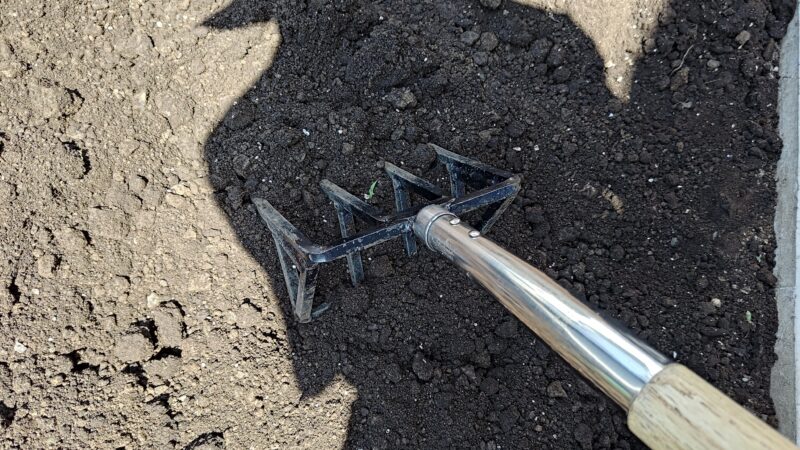 カチカチ地面も耕せる「超頑丈な土起こしフォーク」 66